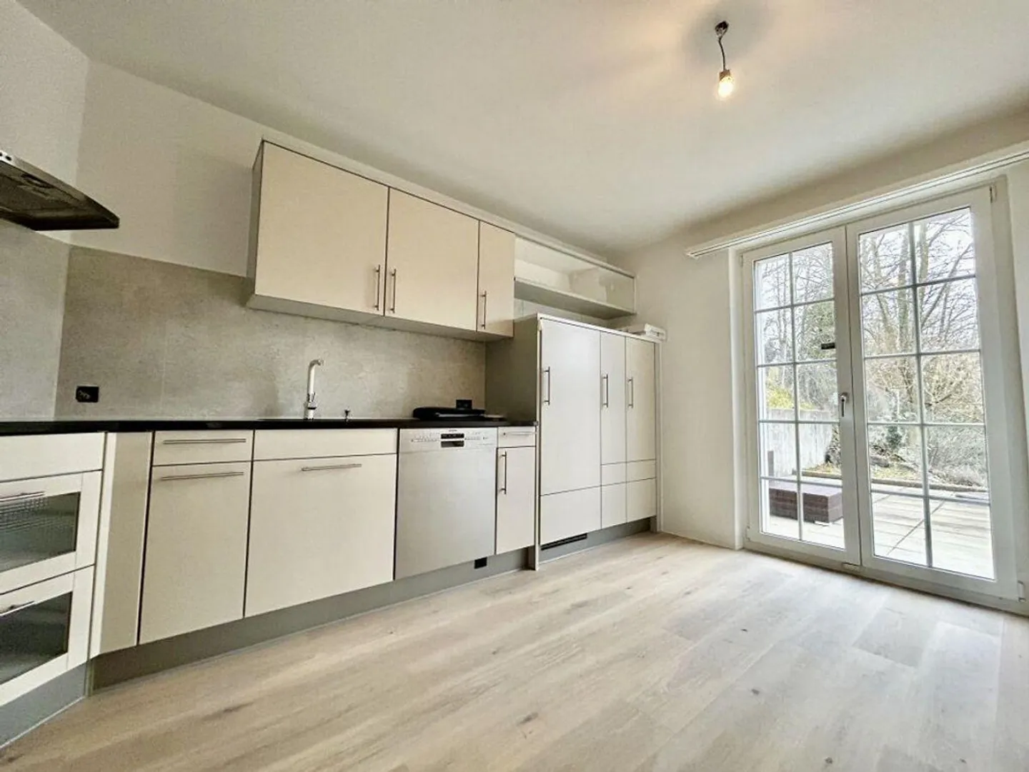 Appartamento duplex moderno di 5,5 locali in una posizione tranquilla a Möhlin - Foto 3 di 13