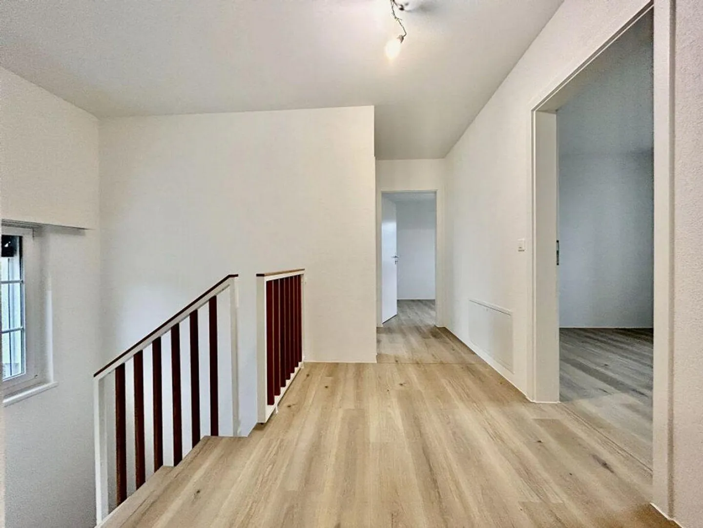 Appartamento duplex moderno di 5,5 locali in una posizione tranquilla a Möhlin - Foto 5 di 13