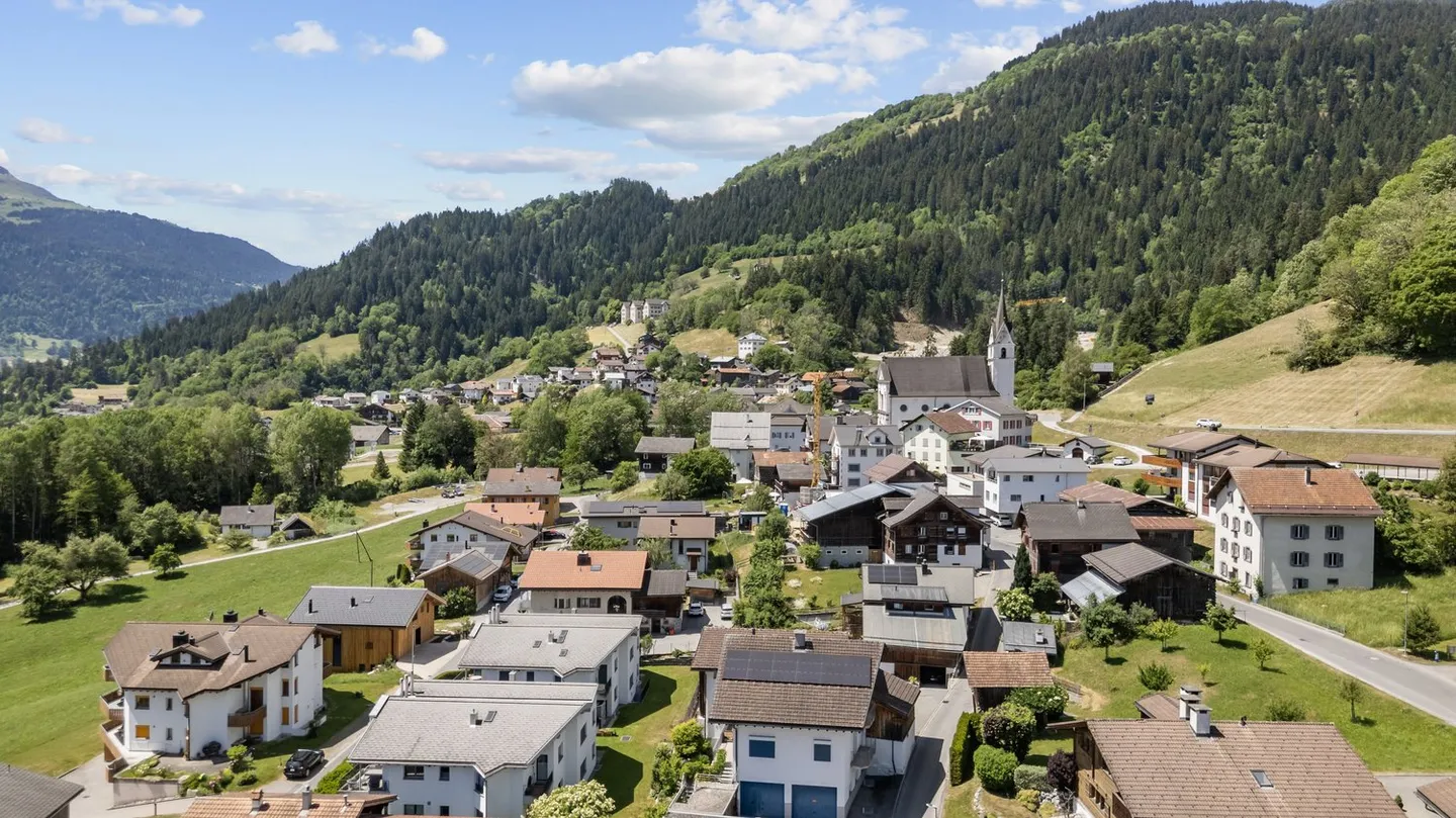 Escape the Heat – Second Home 5.5 Room Detached House in Graubünden - Photo 5 of 7