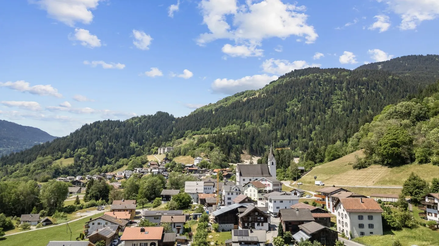 Escape the Heat – Second Home 5.5 Room Detached House in Graubünden - Photo 6 of 7