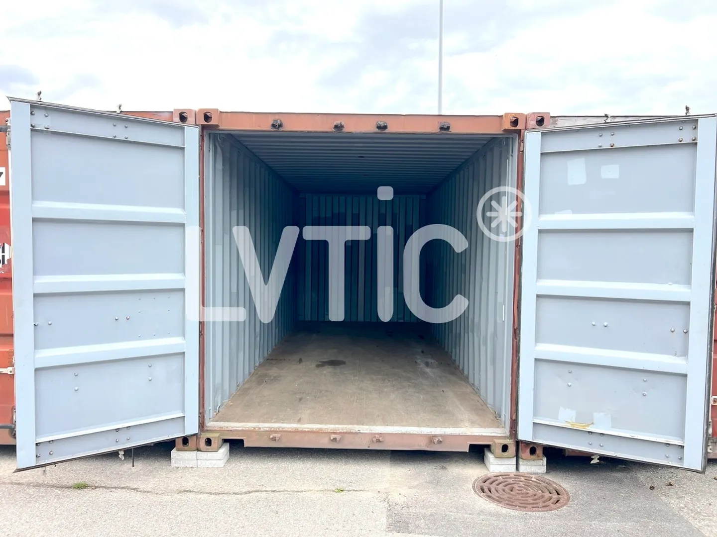 33m3 storage containers for rent in Romont - Photo 4 of 5