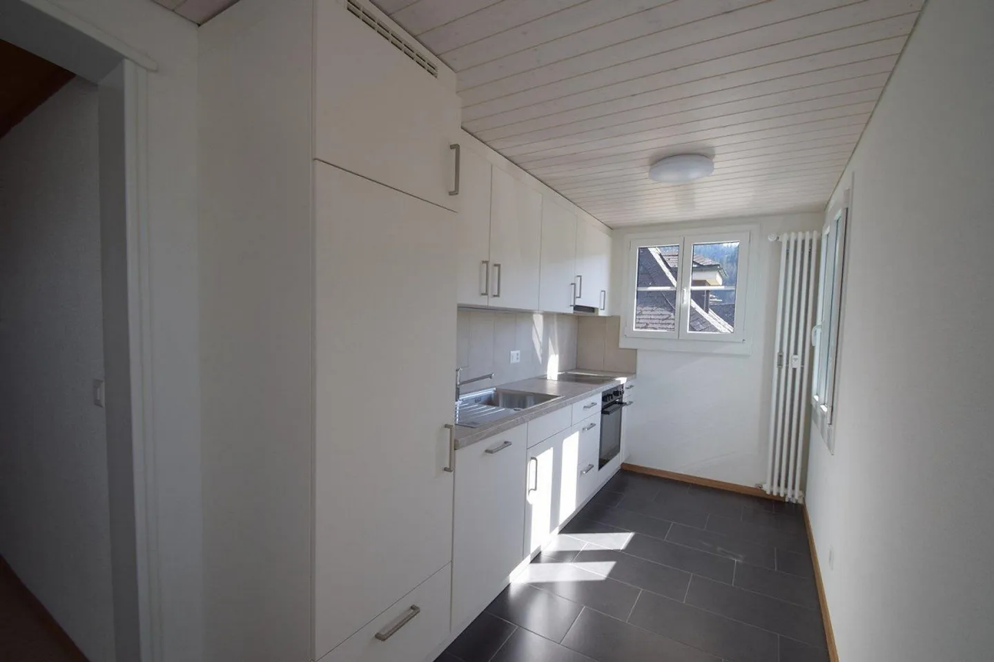 Appartamento affascinante con 4 stanze e balcone - Foto 4 di 10