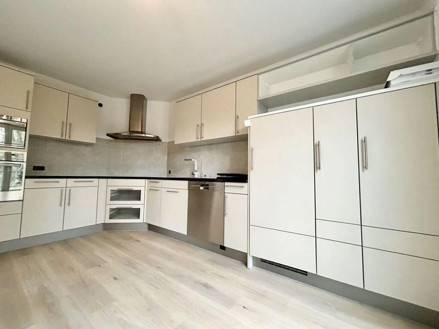 Appartamento duplex moderno di 5,5 locali in una posizione tranquilla a Möhlin - Foto 8 di 13