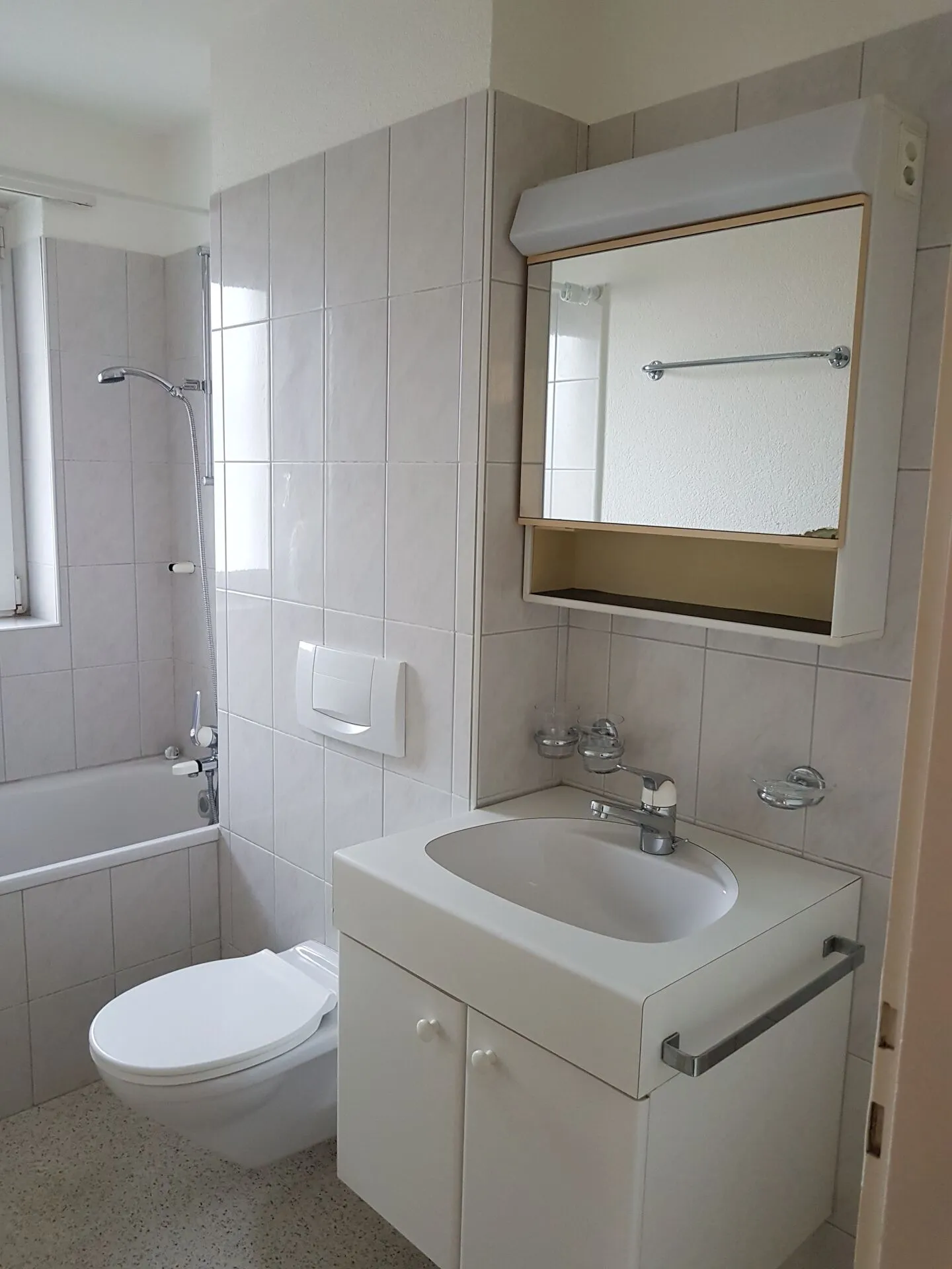 Appartamento accogliente con 3 stanze vicino a Landhof a Reinach in affitto! - Foto 3 di 5