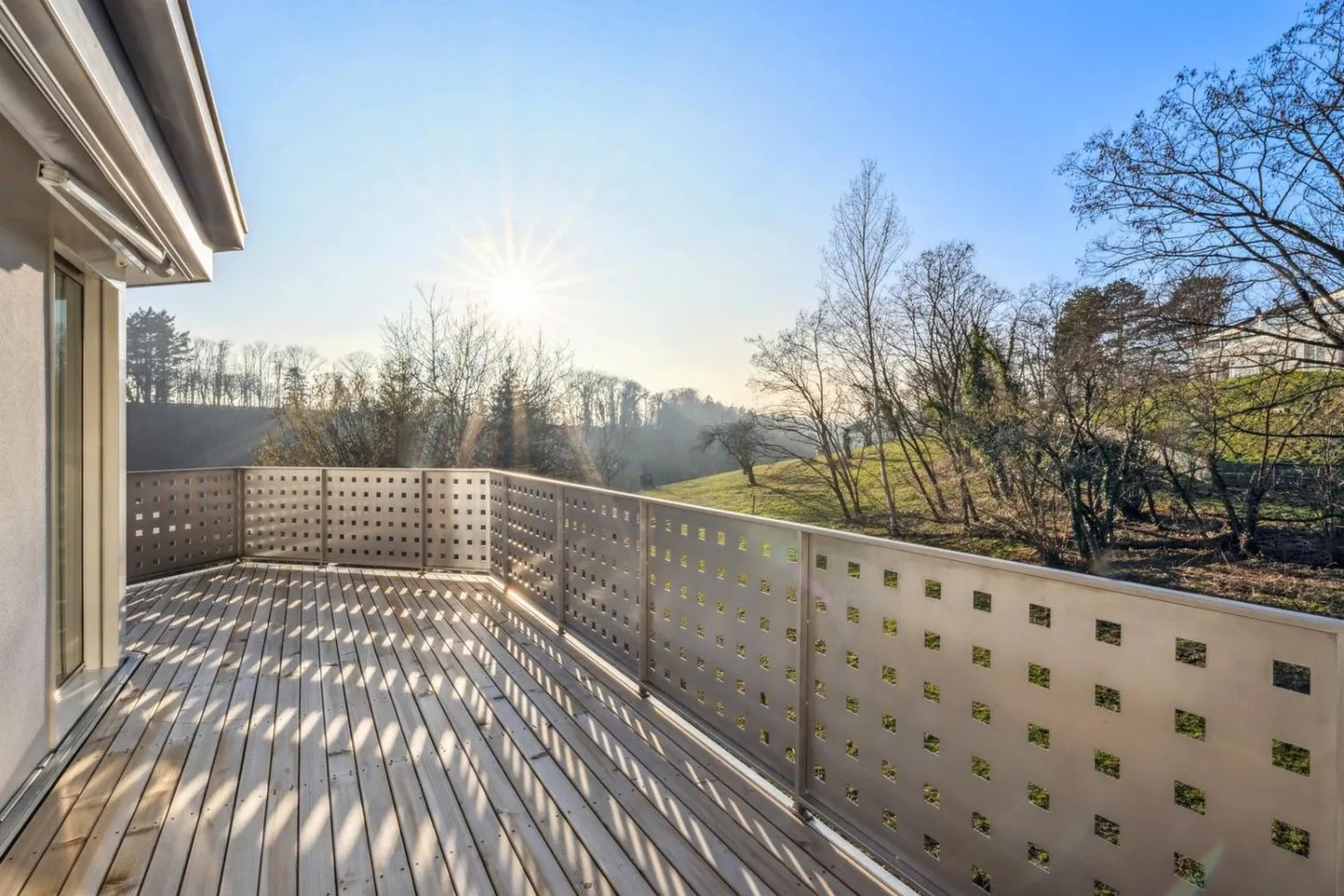 Elegante duplex di 5,5 stanze con soppalco e ascensore privato - Foto 2 di 11