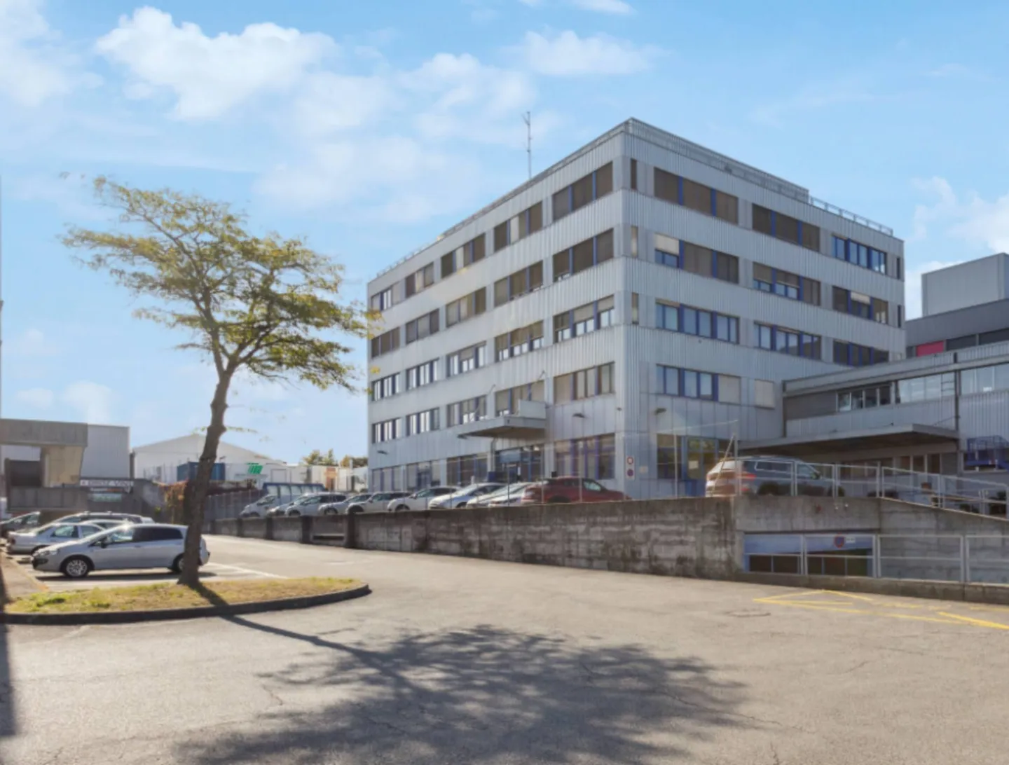 Modern Office Space in Meyrin - Photo 1 of 12
