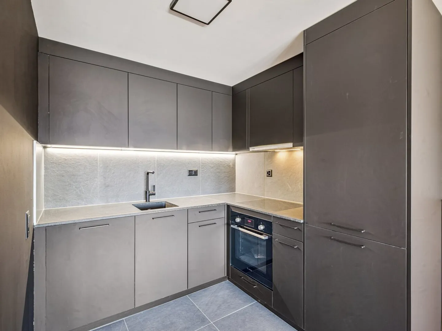 Charming 3.5 Room Apartment Completely Renovated! - Photo 2 of 7