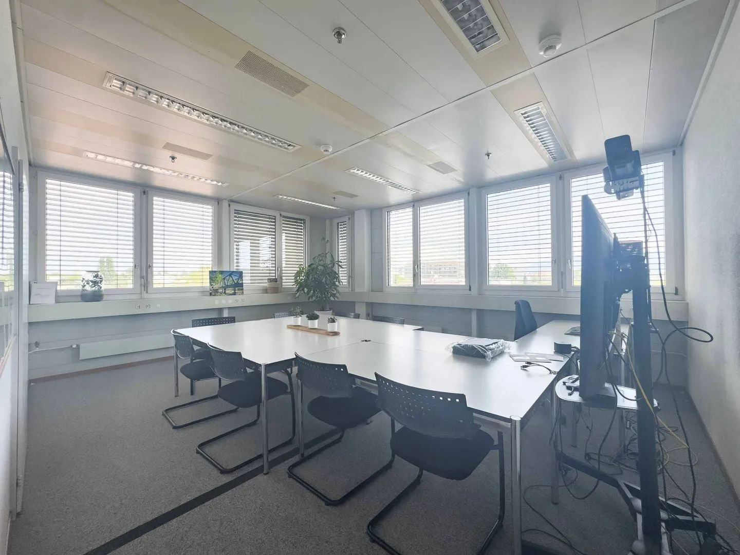 Modern Office Space in Meyrin - Photo 7 of 12