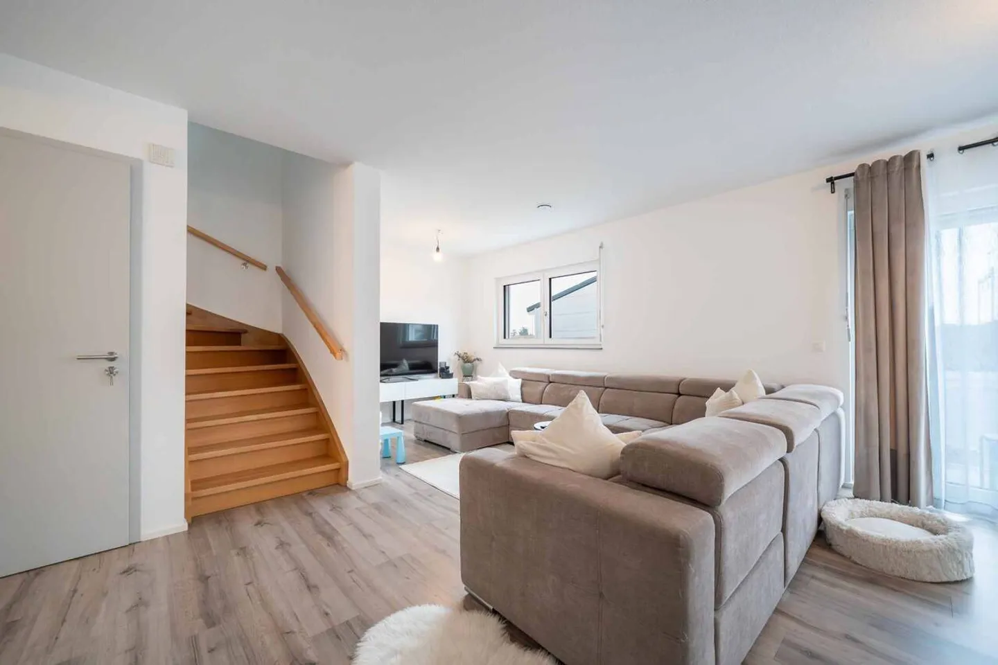 Magnificent adjoining villa - Photo 4 of 11