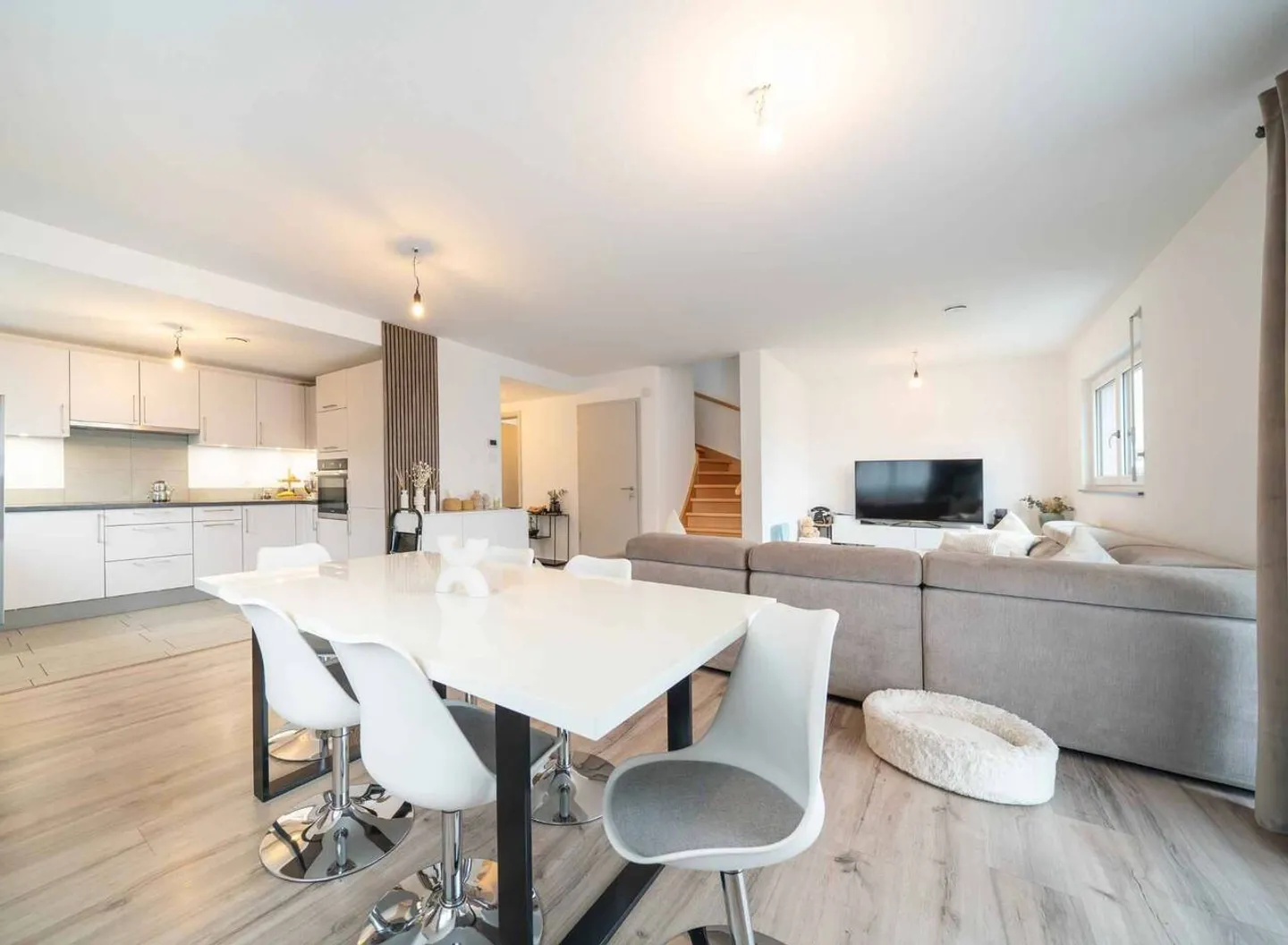 Magnificent adjoining villa - Photo 1 of 11