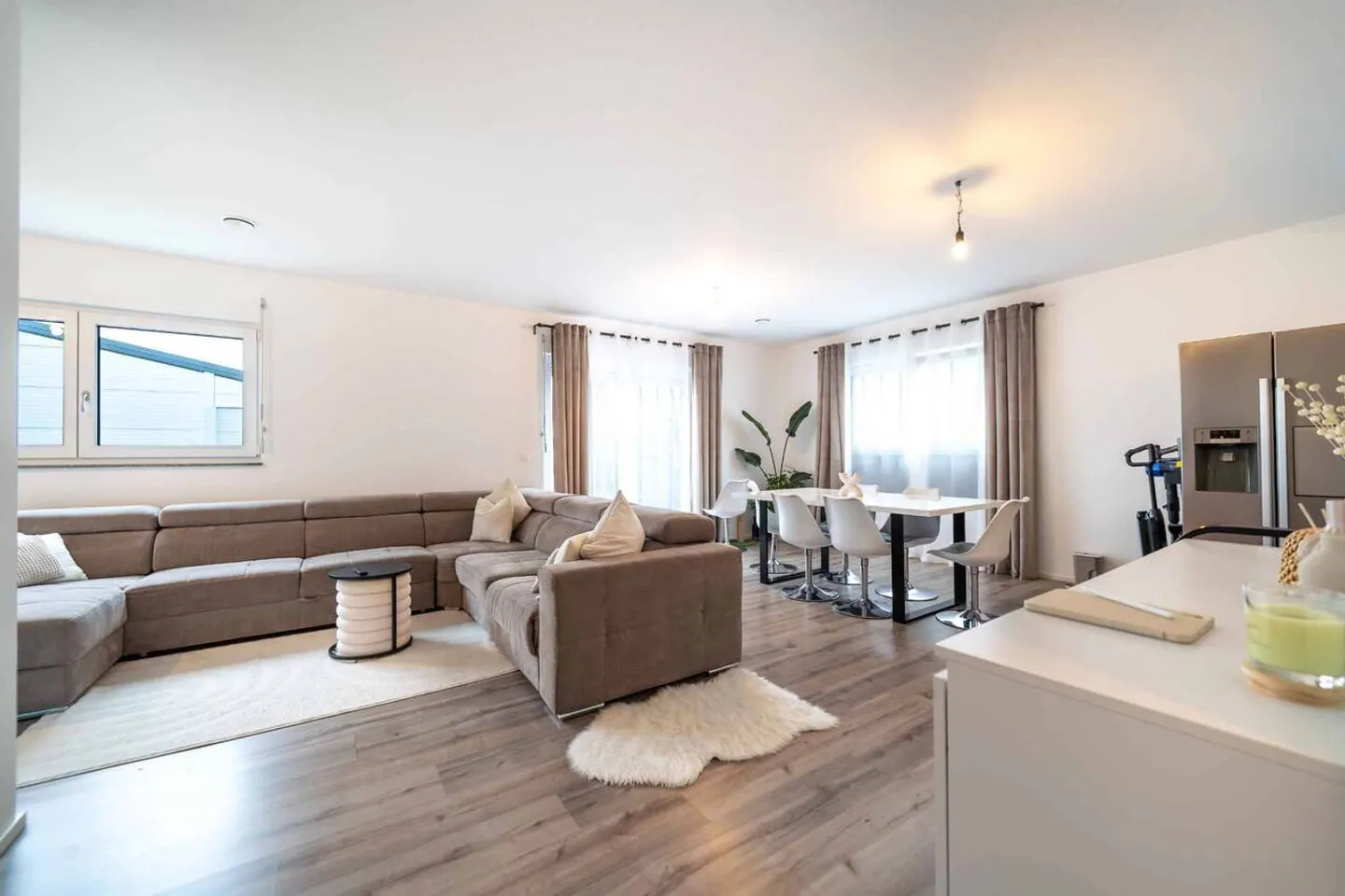 Magnificent adjoining villa - Photo 2 of 11