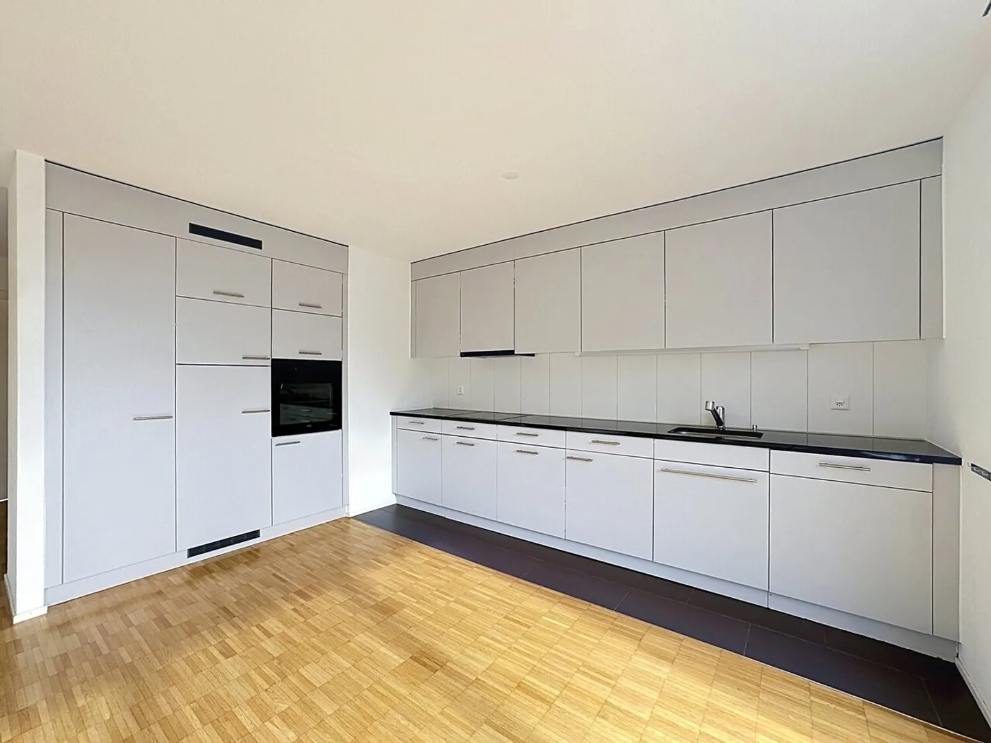 Stunning Attic Apartment - Photo 3 of 13