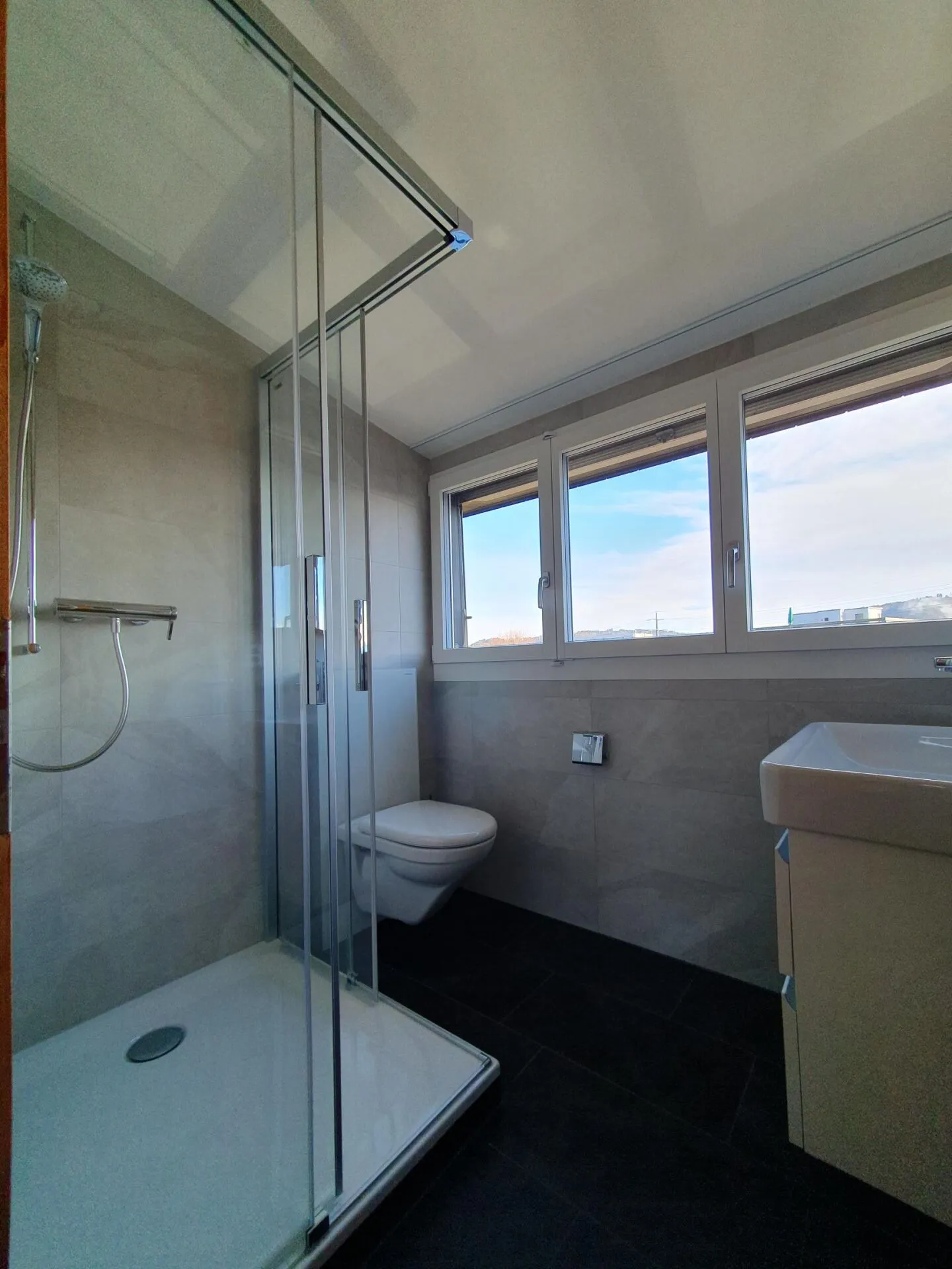 Well-maintained 6-room end-of-terrace house with garage in an attractive location - Photo 3 of 5