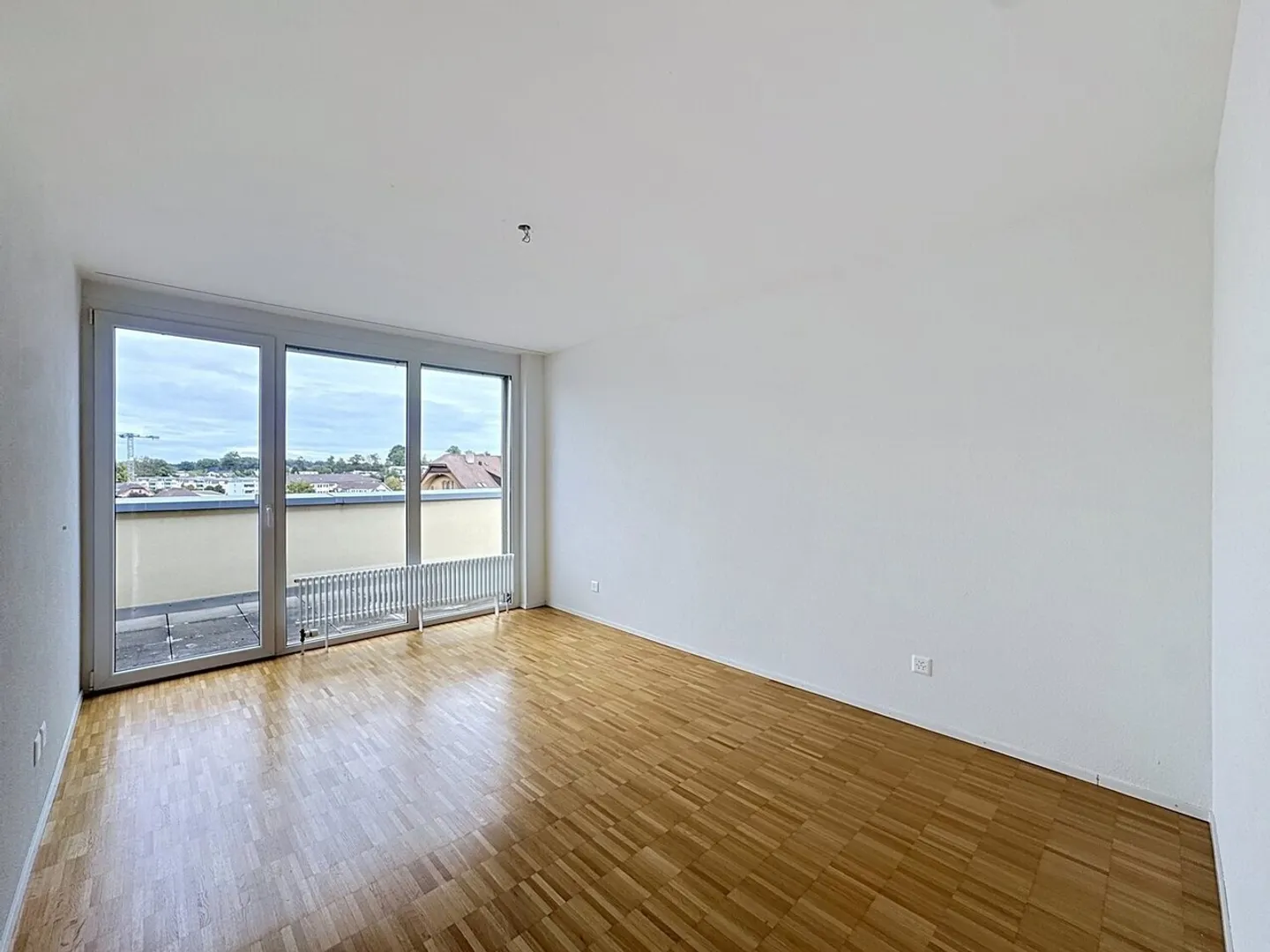 Stunning Attic Apartment - Photo 5 of 13