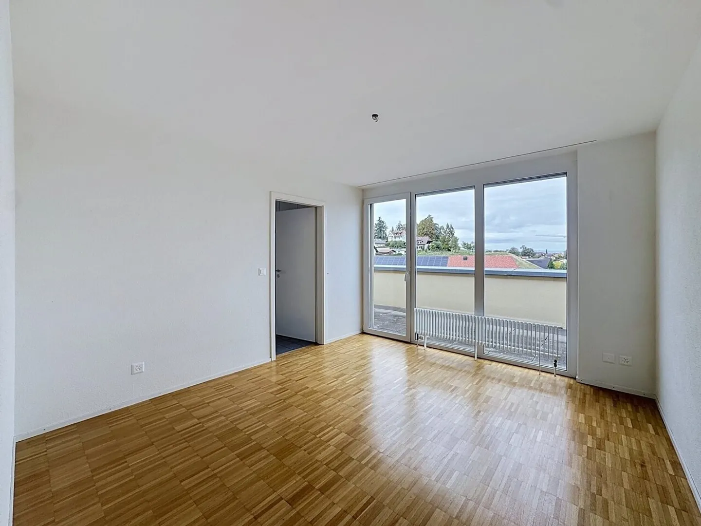 Stunning Attic Apartment - Photo 6 of 13
