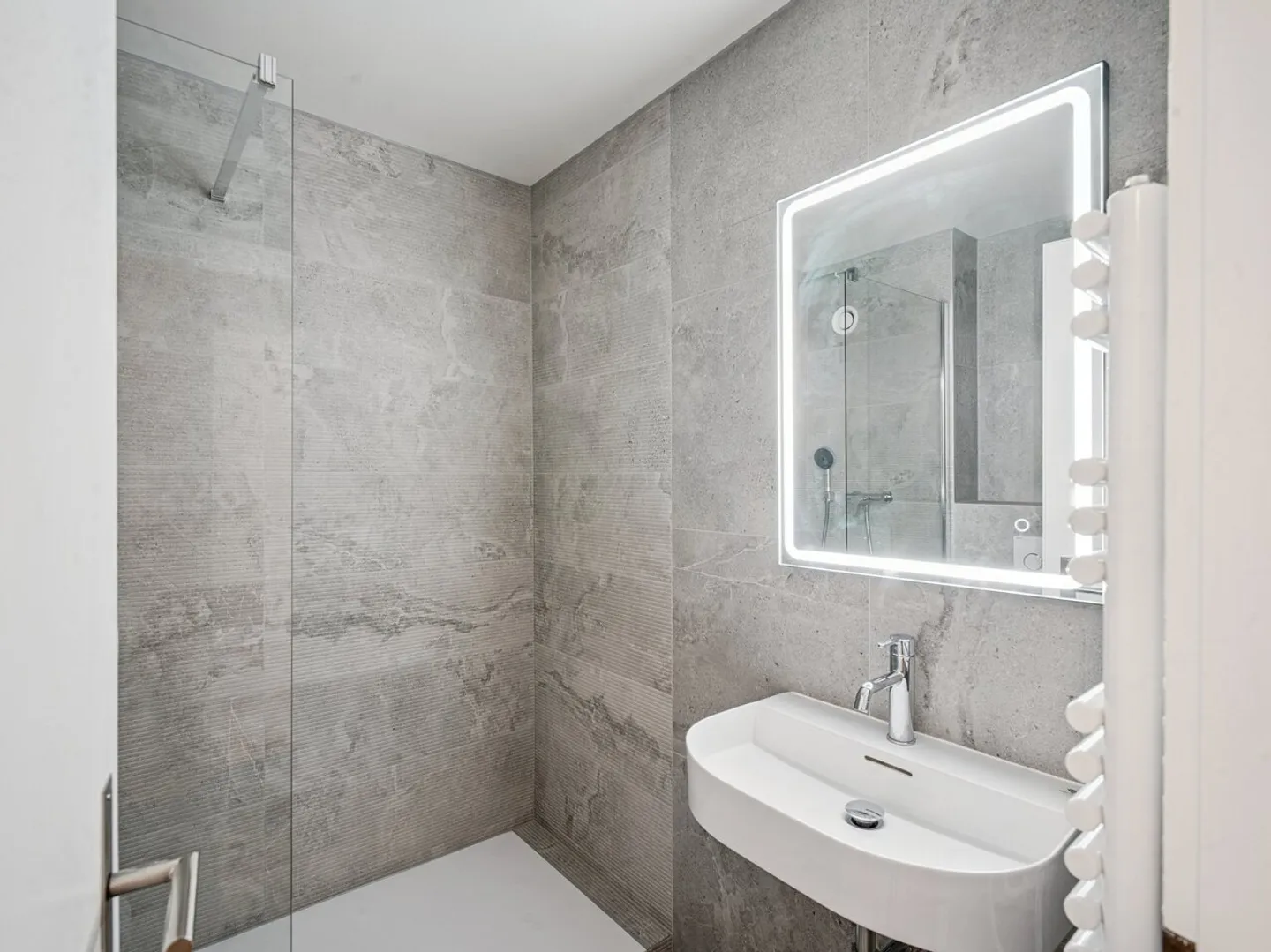 Charming 3.5 Room Apartment Completely Renovated! - Photo 5 of 7