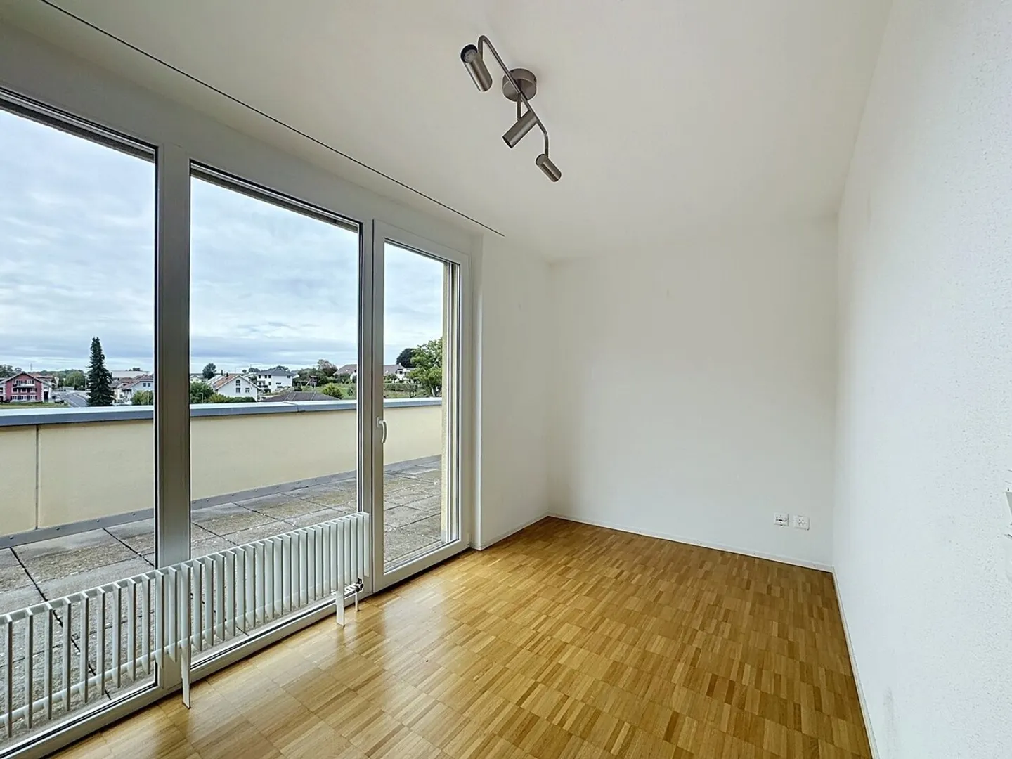 Stunning Attic Apartment - Photo 11 of 13
