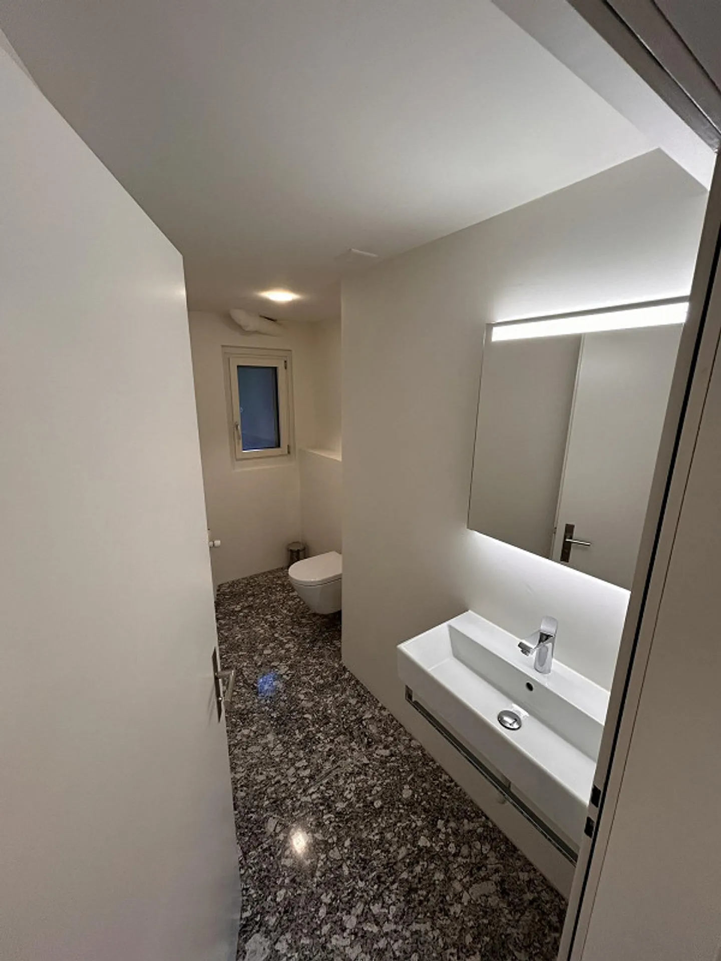 Office Building, Goldau - Photo 7 of 10