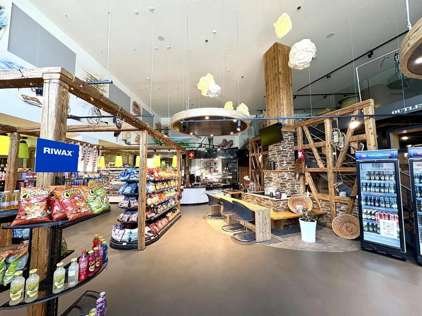 SPAZIO COMMERCIALE ATTRATTIVO CON ATTREZZATURA DI ALTO LIVELLO - Foto 1 di 6