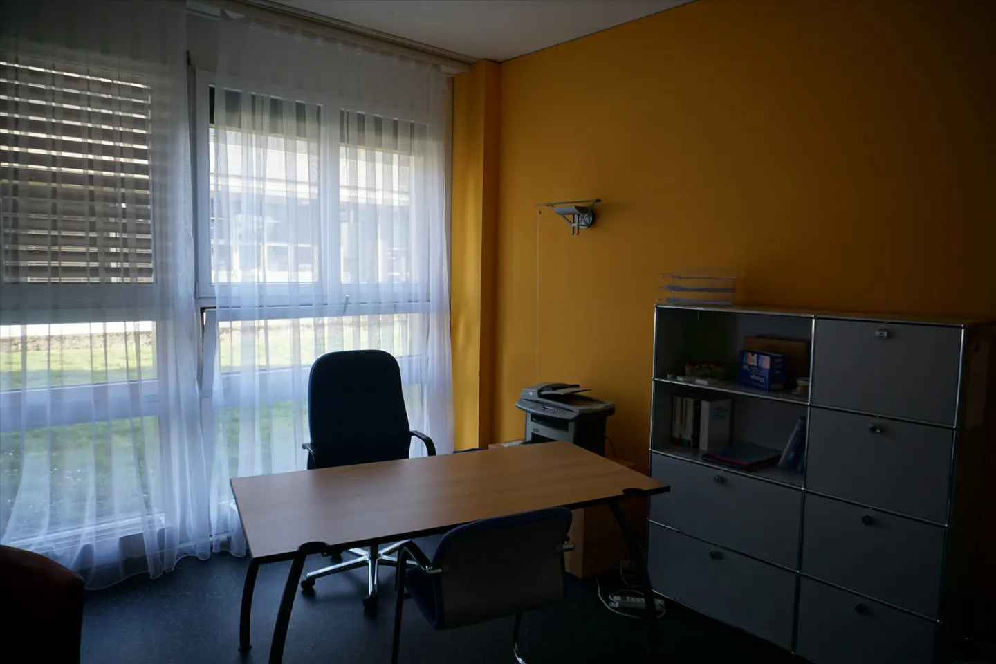 Bright Office Space in Nänikon - Photo 3 of 5