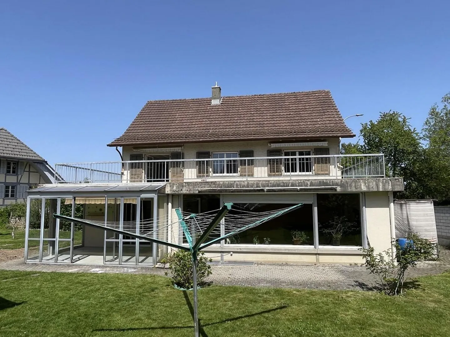 Affascinante casa unifamiliare di 10,5 stanze con grande potenziale - Foto 2 di 24