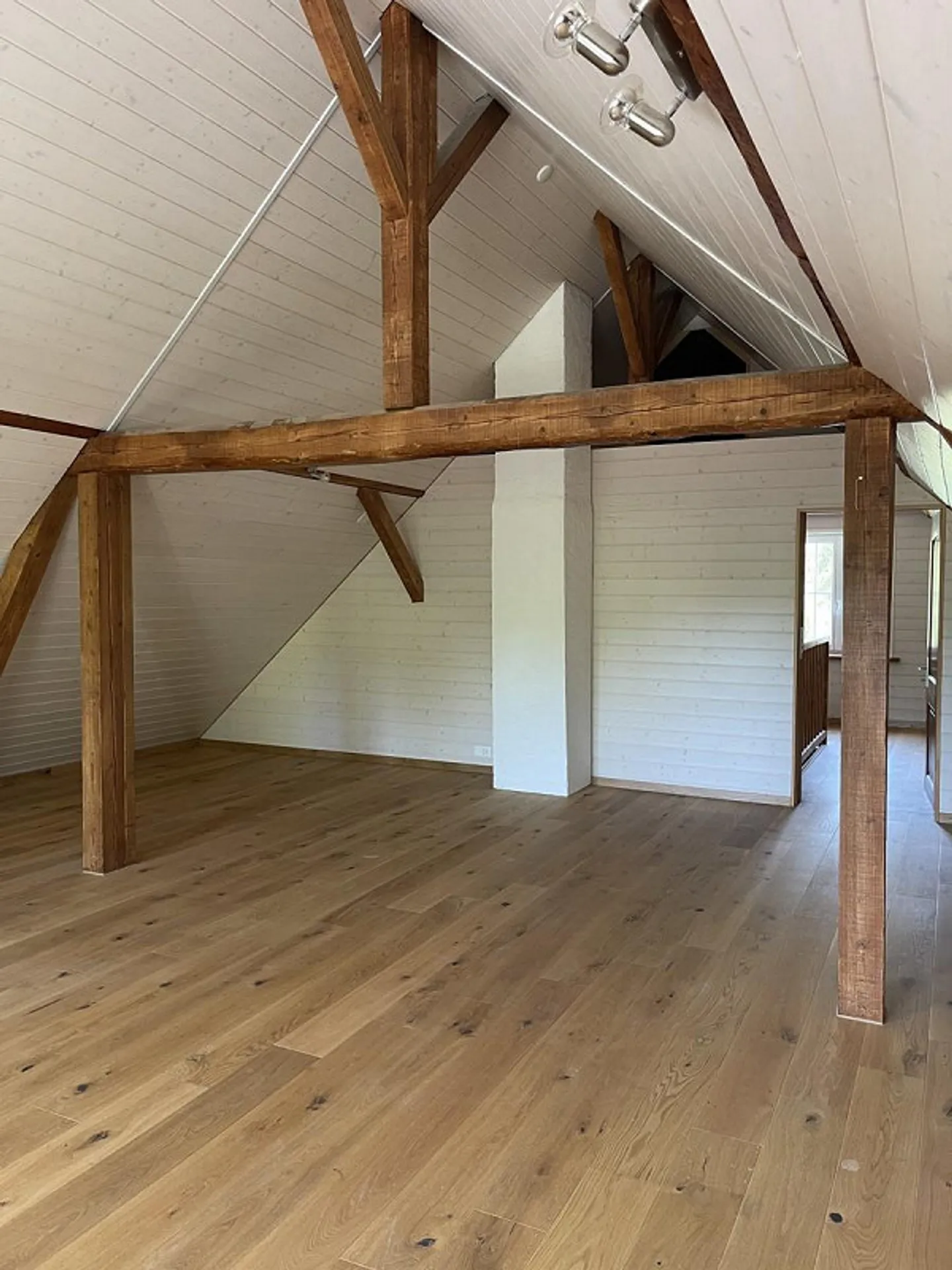 Affascinante casa unifamiliare di 10,5 stanze con grande potenziale - Foto 4 di 24
