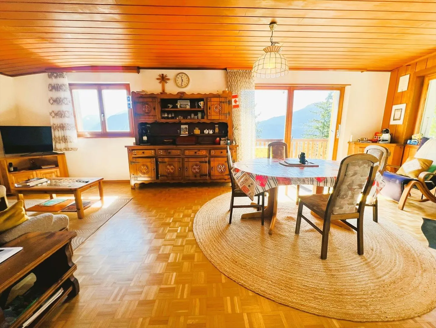 Bellissimo chalet con 3,5 camere - Spazioso e luminoso - Posizione molto tranquilla - Vista magnifica - Foto 1 di 21
