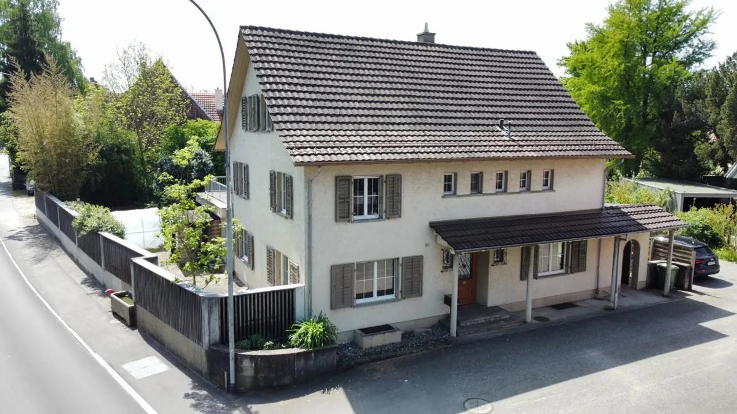 Affascinante casa unifamiliare di 10,5 stanze con grande potenziale - Foto 17 di 24