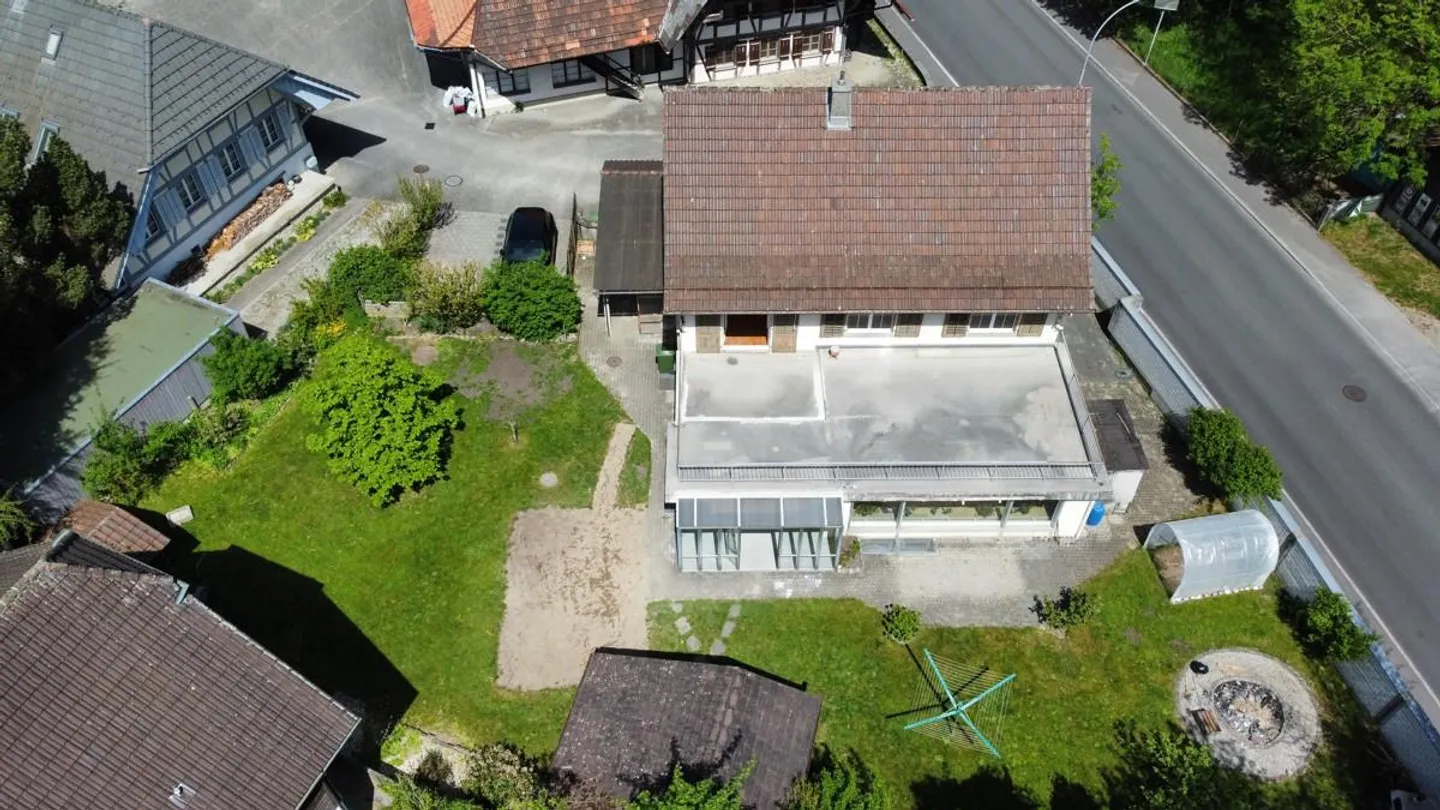 Affascinante casa unifamiliare di 10,5 stanze con grande potenziale - Foto 19 di 24