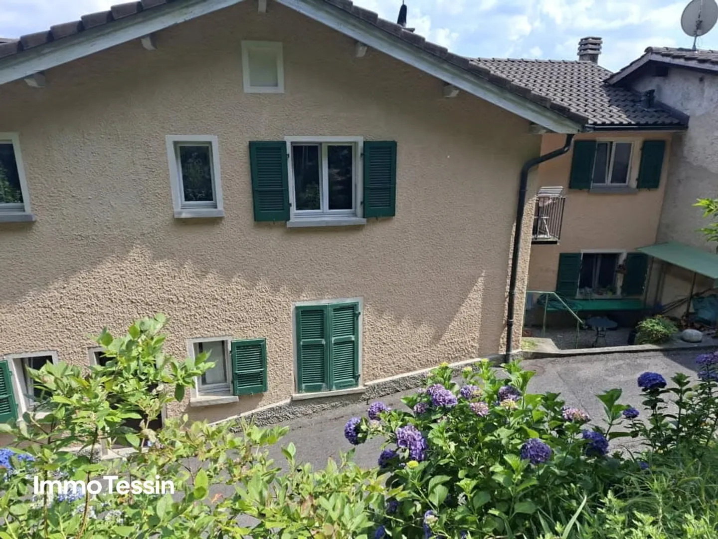 Charmante und idyllische Wohnung an exklusiver Wohnlage in Collina d&039;Oro unweit von Lugano und dem Lago di Luagno - Photo 4 of 13