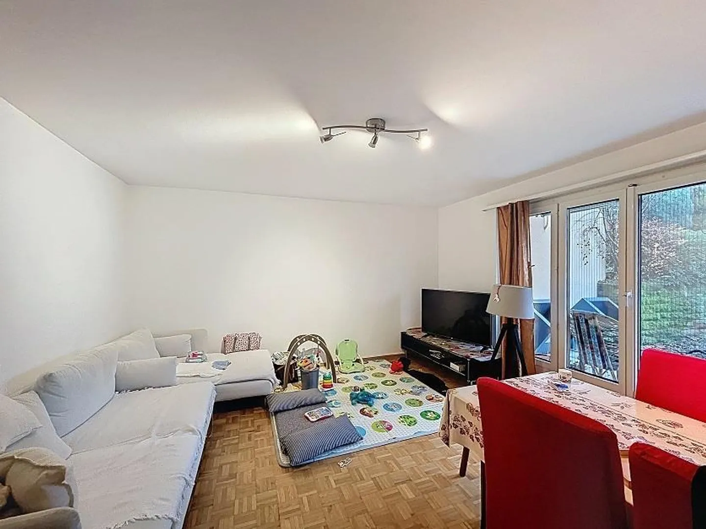 Appartamento luminoso di 3 stanze a Küsnacht - Foto 3 di 8