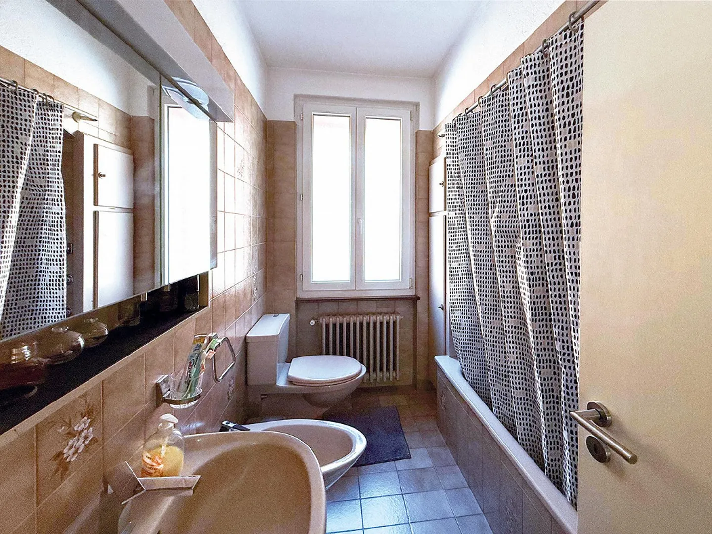 Casa unifamiliare con grande giardino - Foto 10 di 11