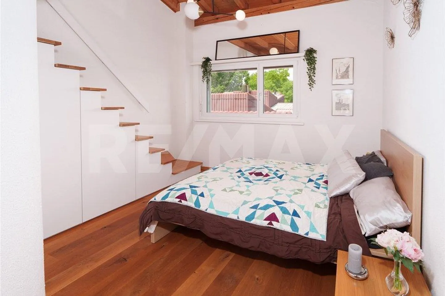 Modern Semi-Detached Single-Family House - Photo 11 of 13