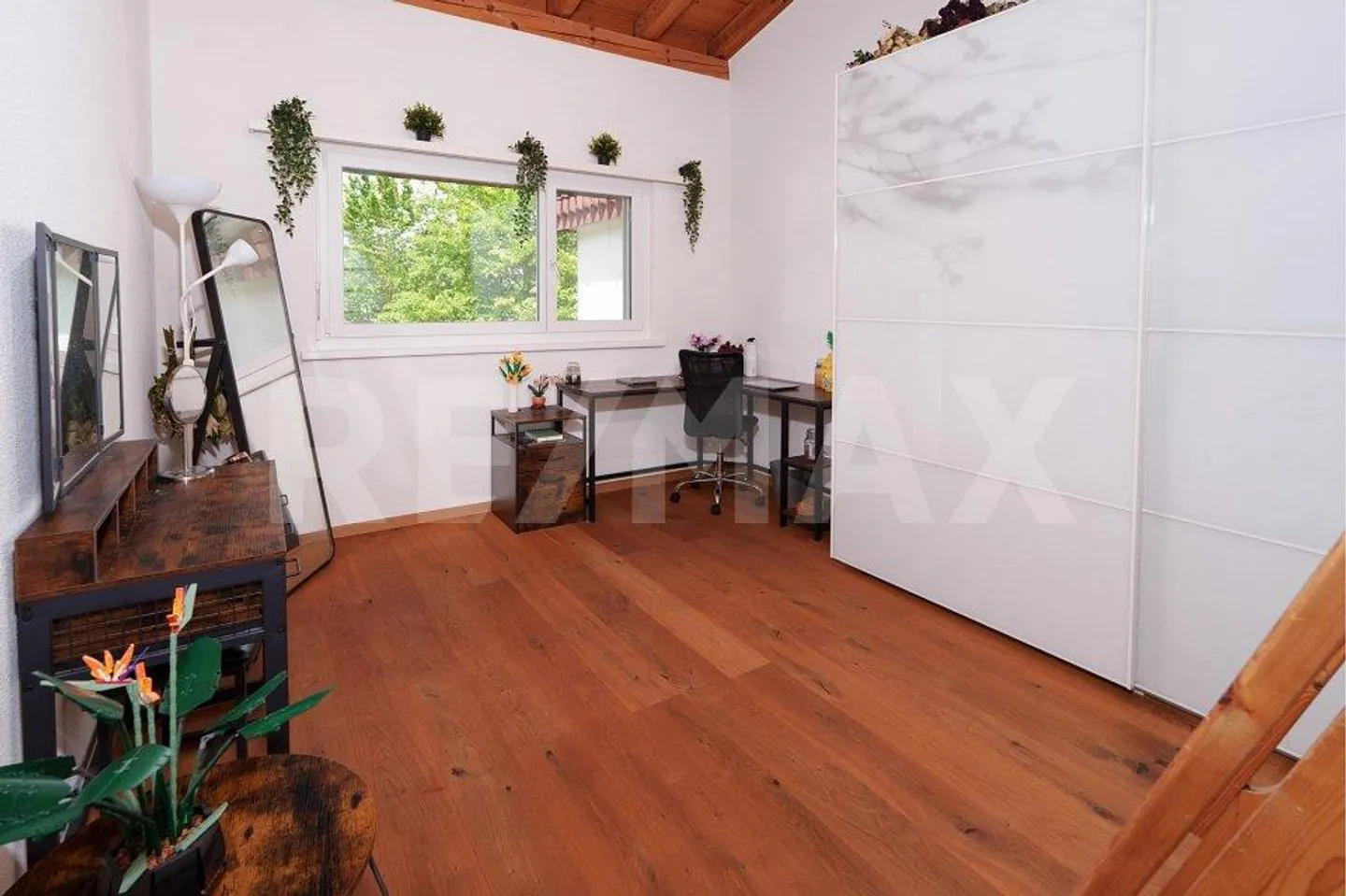 Modern Semi-Detached Single-Family House - Photo 12 of 13