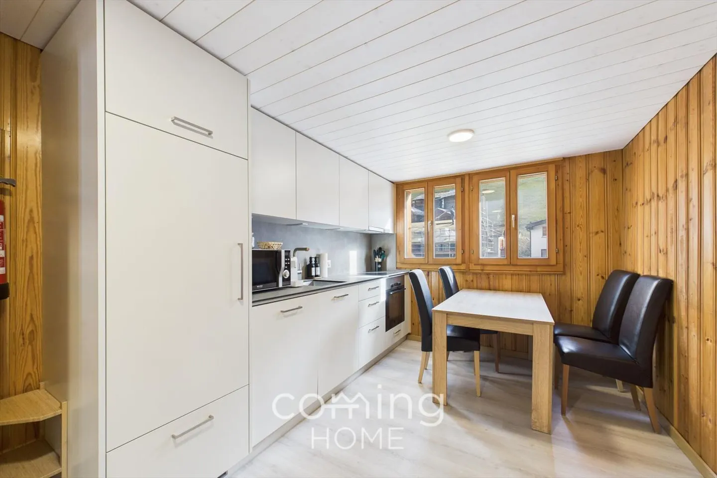 Appartement ensoleillé de 3,5 pièces au cœur de Saas-Grund avec vue sur les montagnes environnantes - Photo 3 sur 12