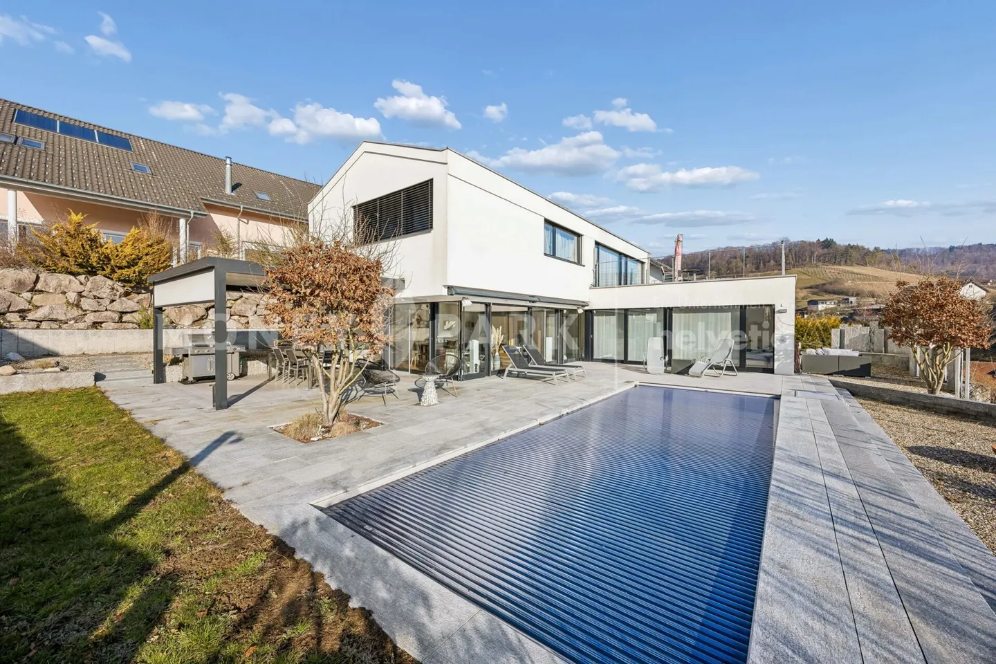 Exklusives 6.5-Zimmer-Architektenhaus - Wohnen in traumhafter Naturlage - Photo 1 of 13