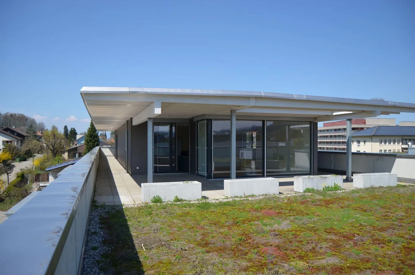 Stunning Penthouse Apartment in Burgdorf - Photo 8 of 10