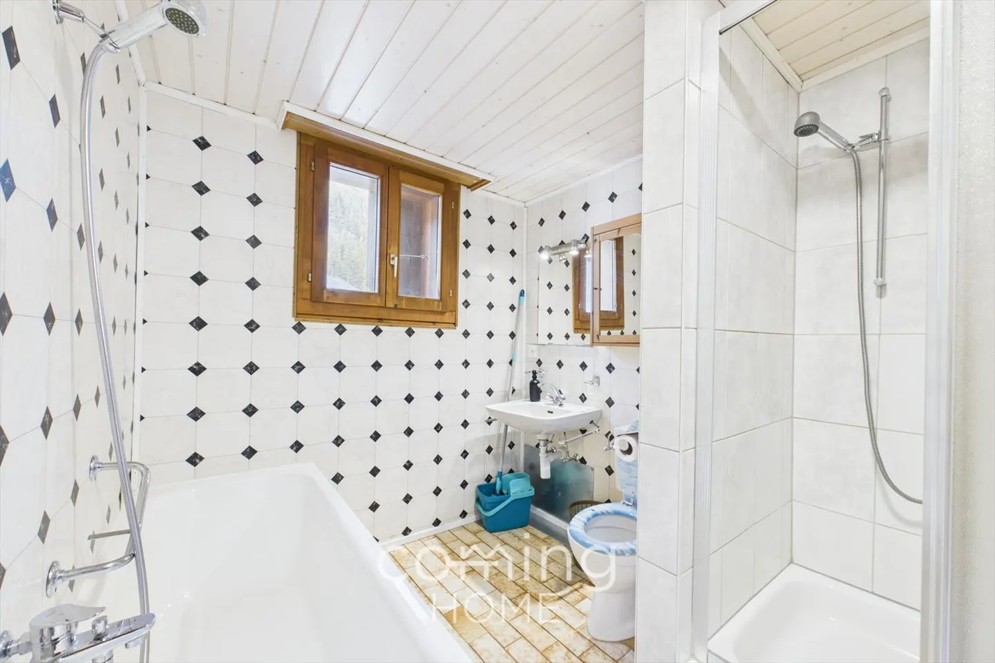 Appartement ensoleillé de 3,5 pièces au cœur de Saas-Grund avec vue sur les montagnes environnantes - Photo 7 sur 12