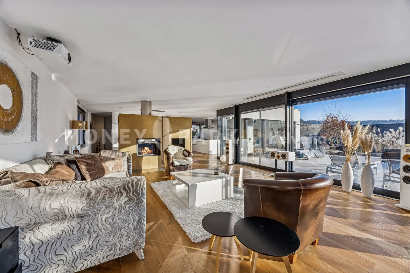 Exklusives 6.5-Zimmer-Architektenhaus - Wohnen in traumhafter Naturlage - Photo 3 of 13