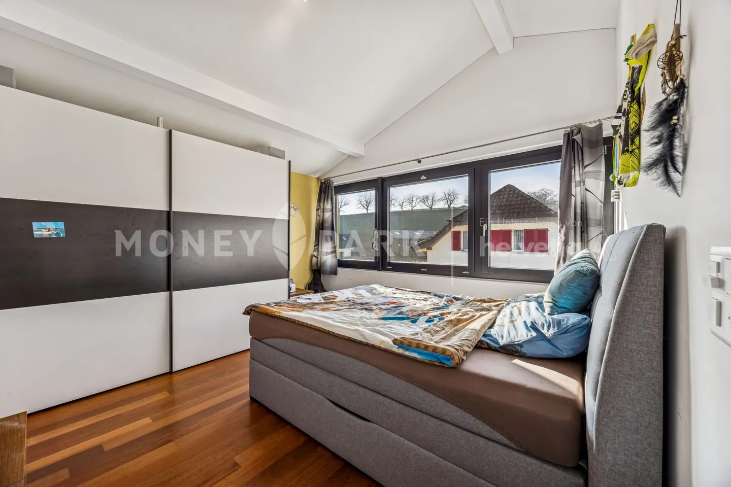 Exklusives 6.5-Zimmer-Architektenhaus - Wohnen in traumhafter Naturlage - Photo 8 of 13