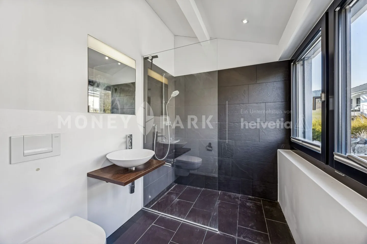 Exklusives 6.5-Zimmer-Architektenhaus - Wohnen in traumhafter Naturlage - Photo 10 of 13