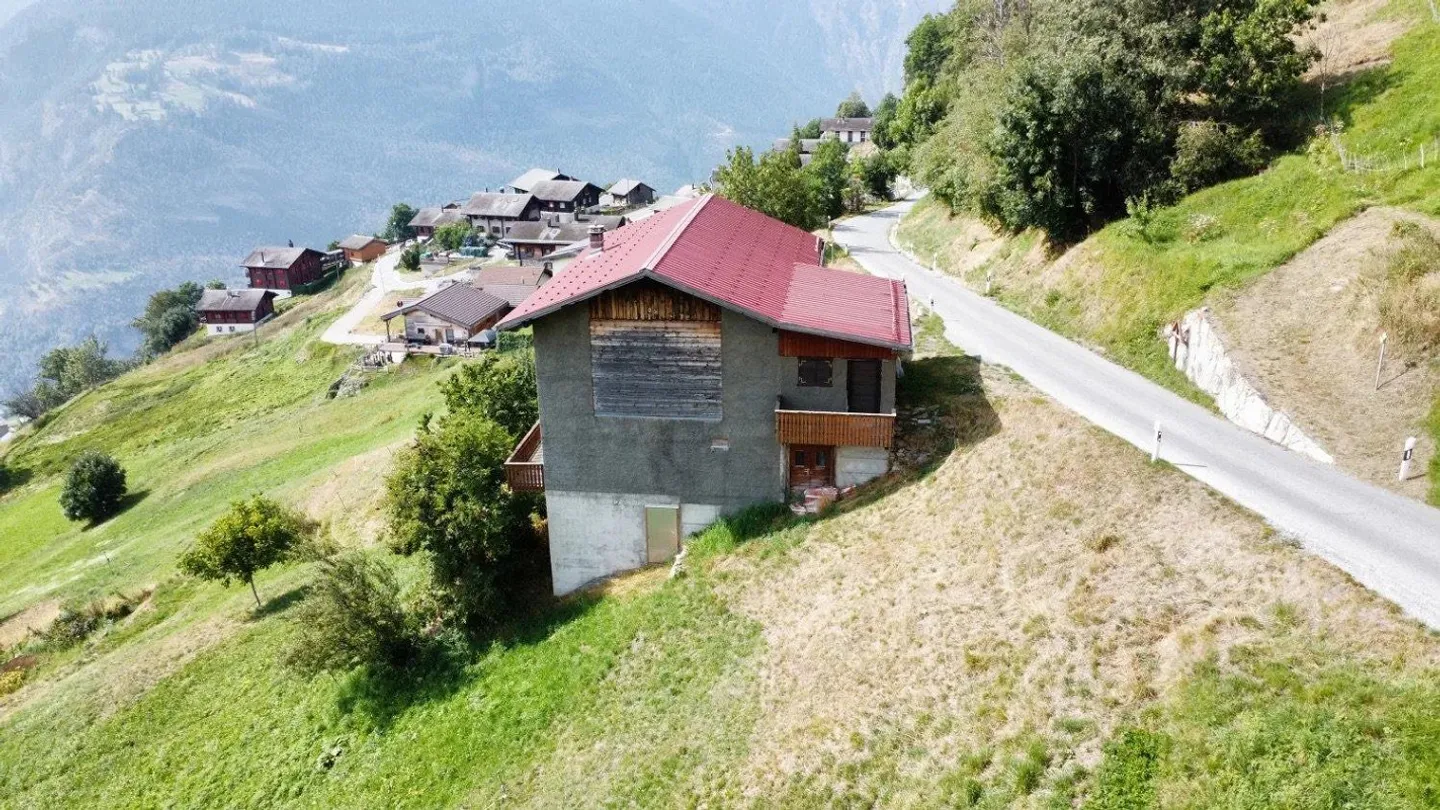 Ampio edificio economico nel villaggio di zafferano di Mund - Foto 2 di 13