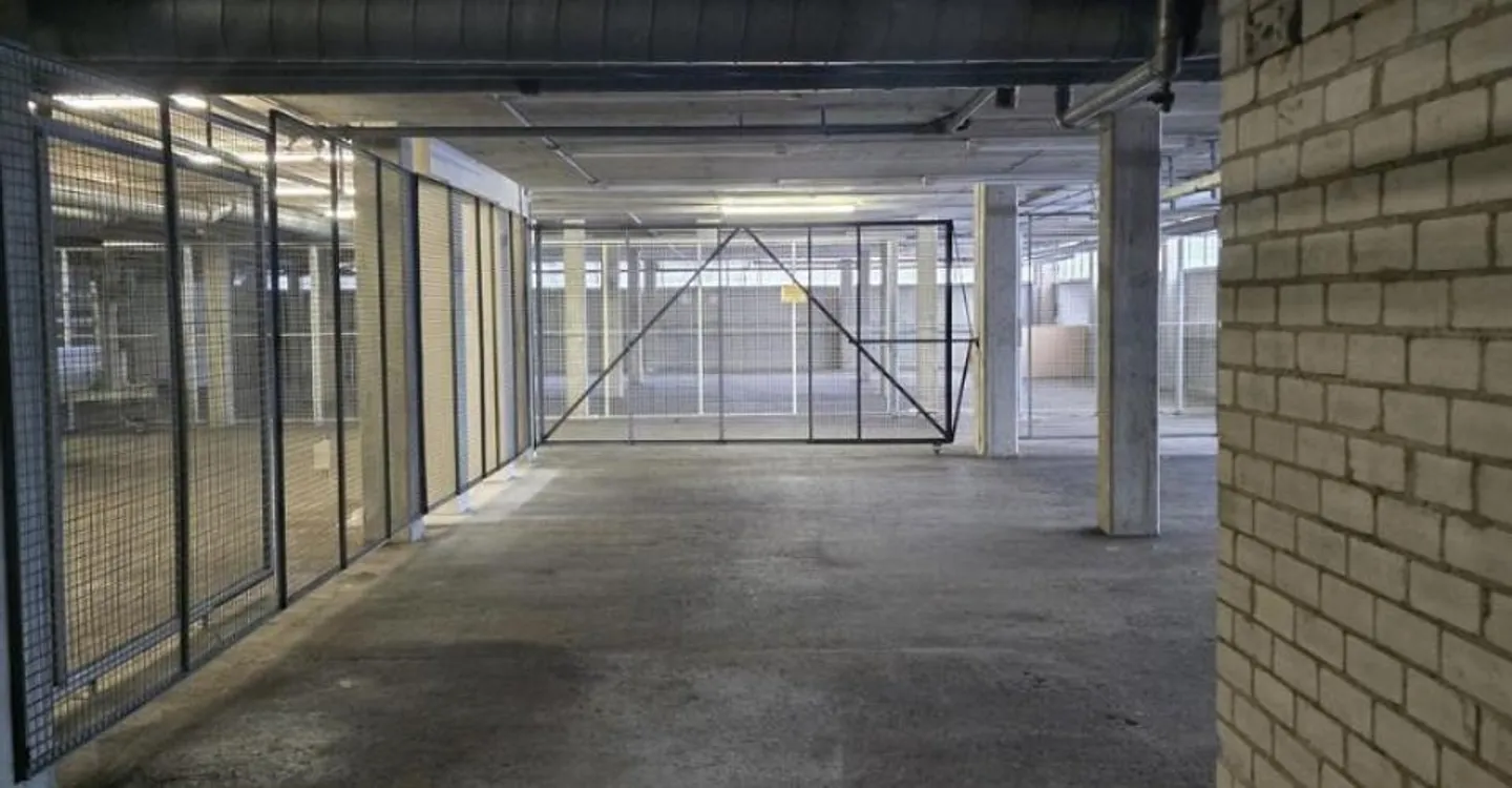 Depositi in affitto - Superfici da 45 m² a 157 m² - Zona industriale - Foto 2 di 4