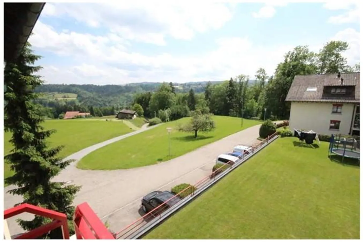 Condominio di 4½ stanze con balcone, camino e vista panoramica - Foto 3 di 12