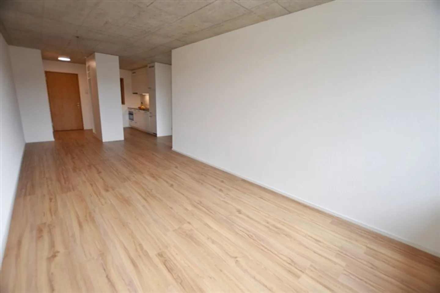 «Moderne 2.5-ZWG mit grosser gemeinsamer Dachterrasse» - Foto 3 von 8