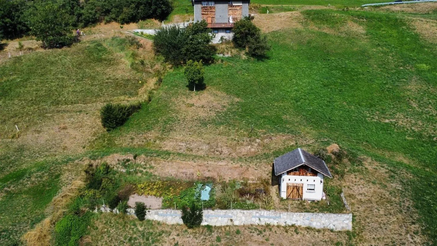 Ampio edificio economico nel villaggio di zafferano di Mund - Foto 10 di 13