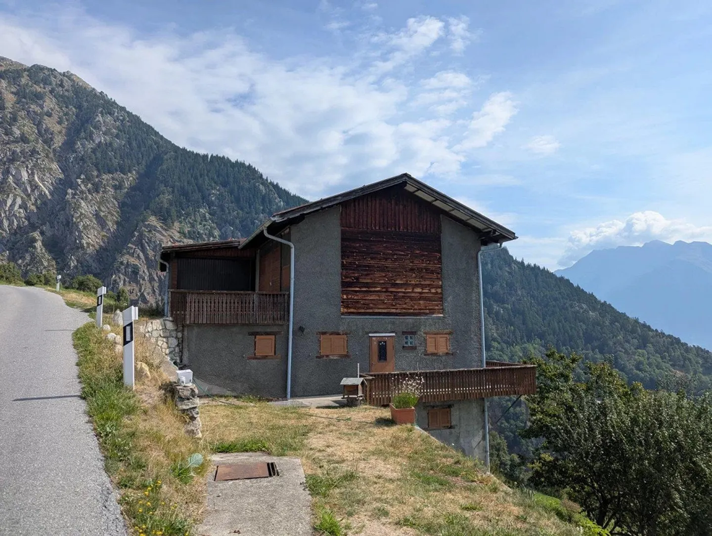 Ampio edificio economico nel villaggio di zafferano di Mund - Foto 8 di 13