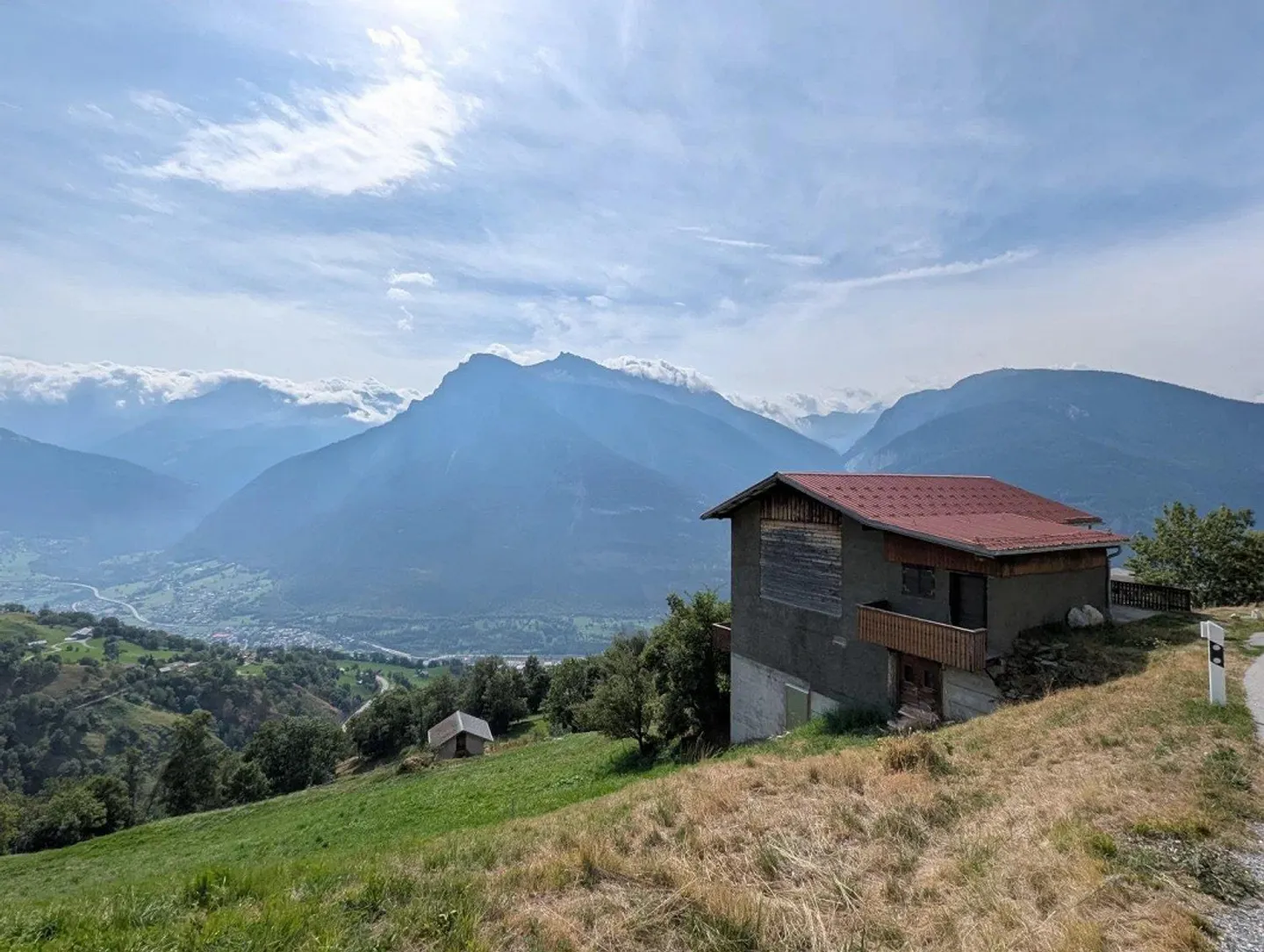 Ampio edificio economico nel villaggio di zafferano di Mund - Foto 9 di 13