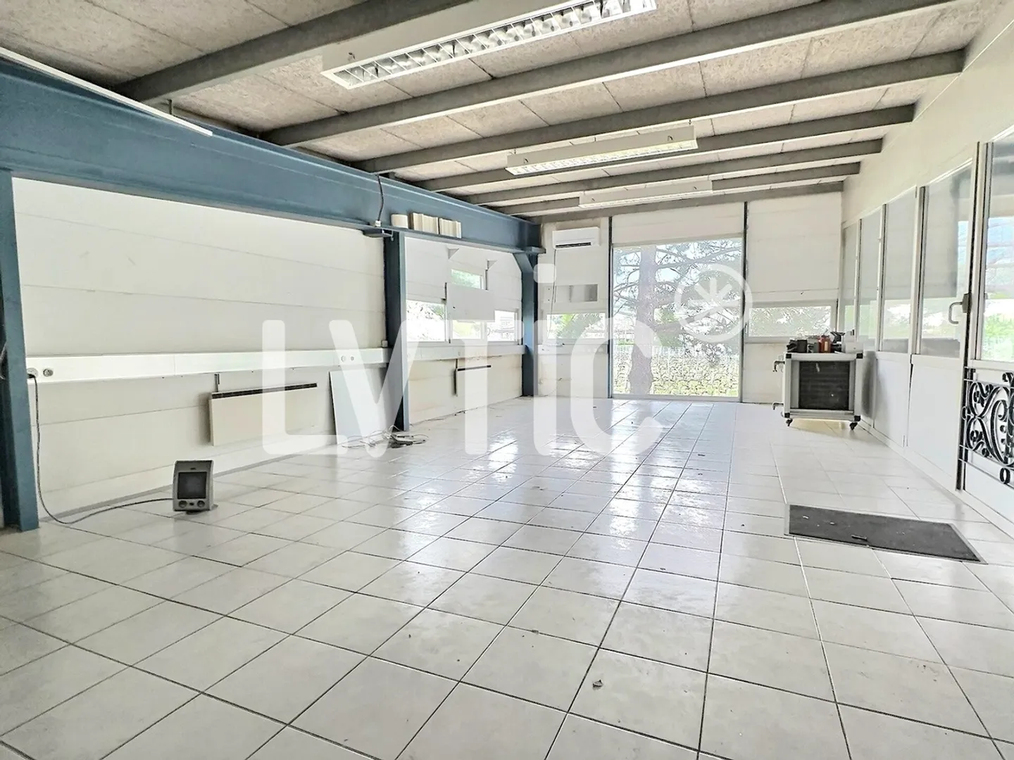 670 m2 hall for rent on a 2500 m2 plot for sale in Sierre - Photo 3 of 6