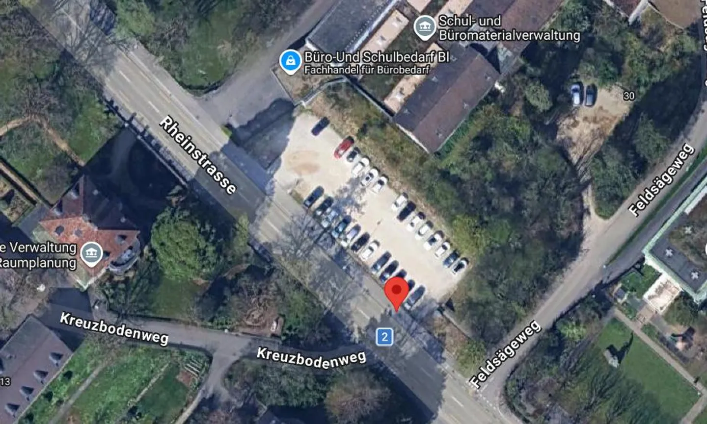 Pool parking space in a central location - Photo 1 of 1